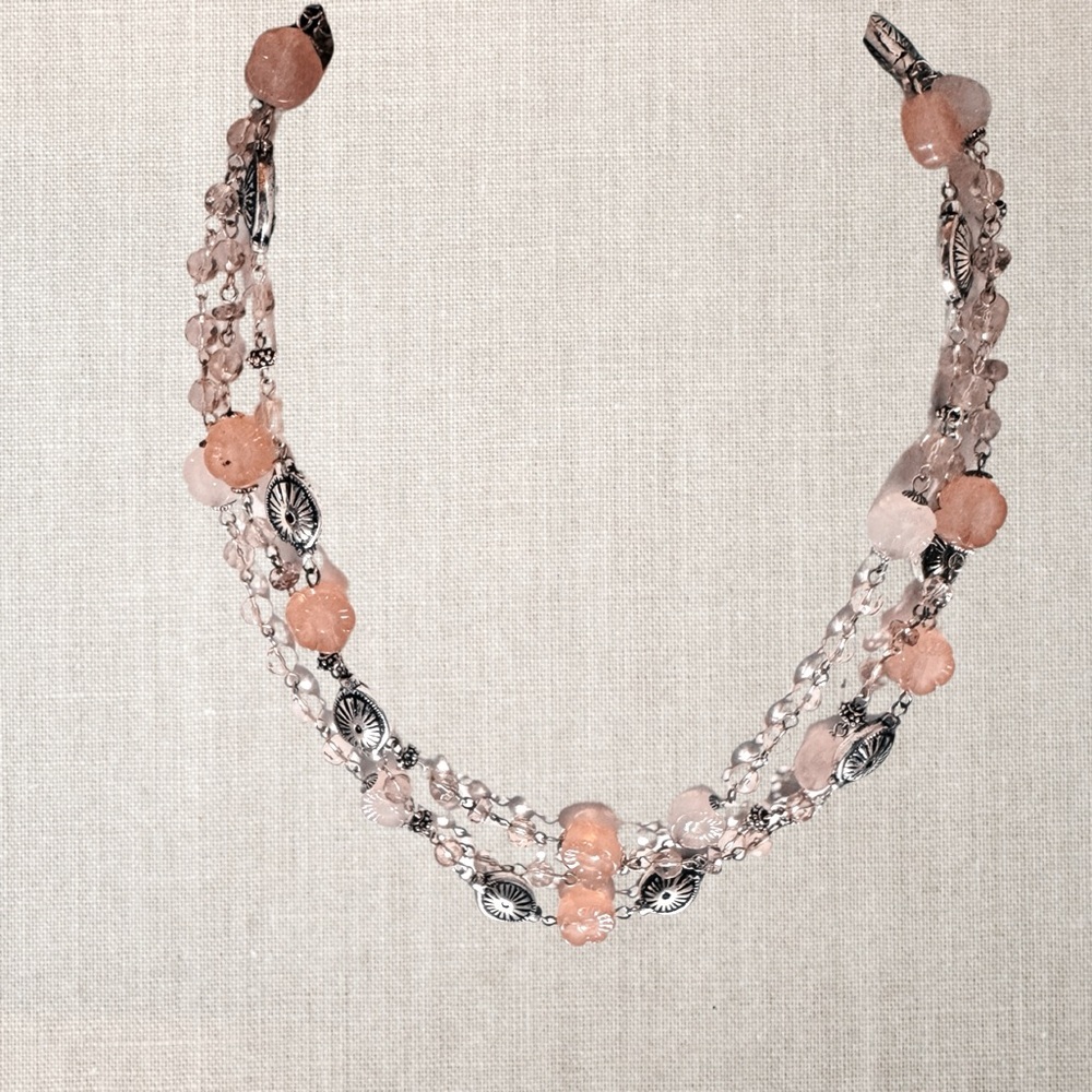 Vintage Avon Three Stands Carved Pink Floral & Silver Tone Metal Necklace - Picture 1 of 7
